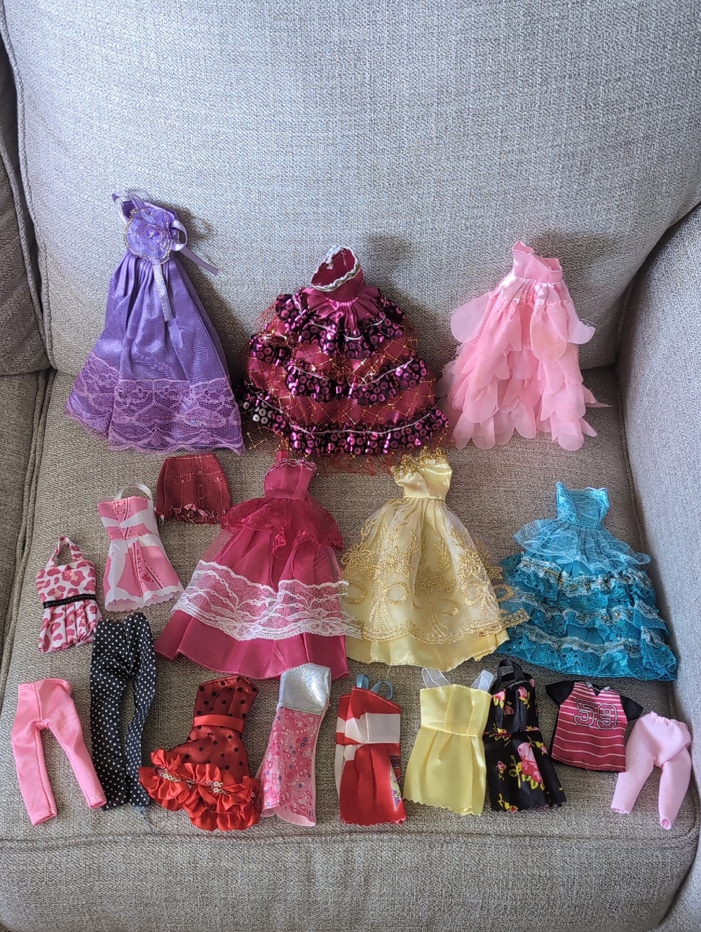 18 Pieces Doll Dresses - Fits A Barbie Doll
